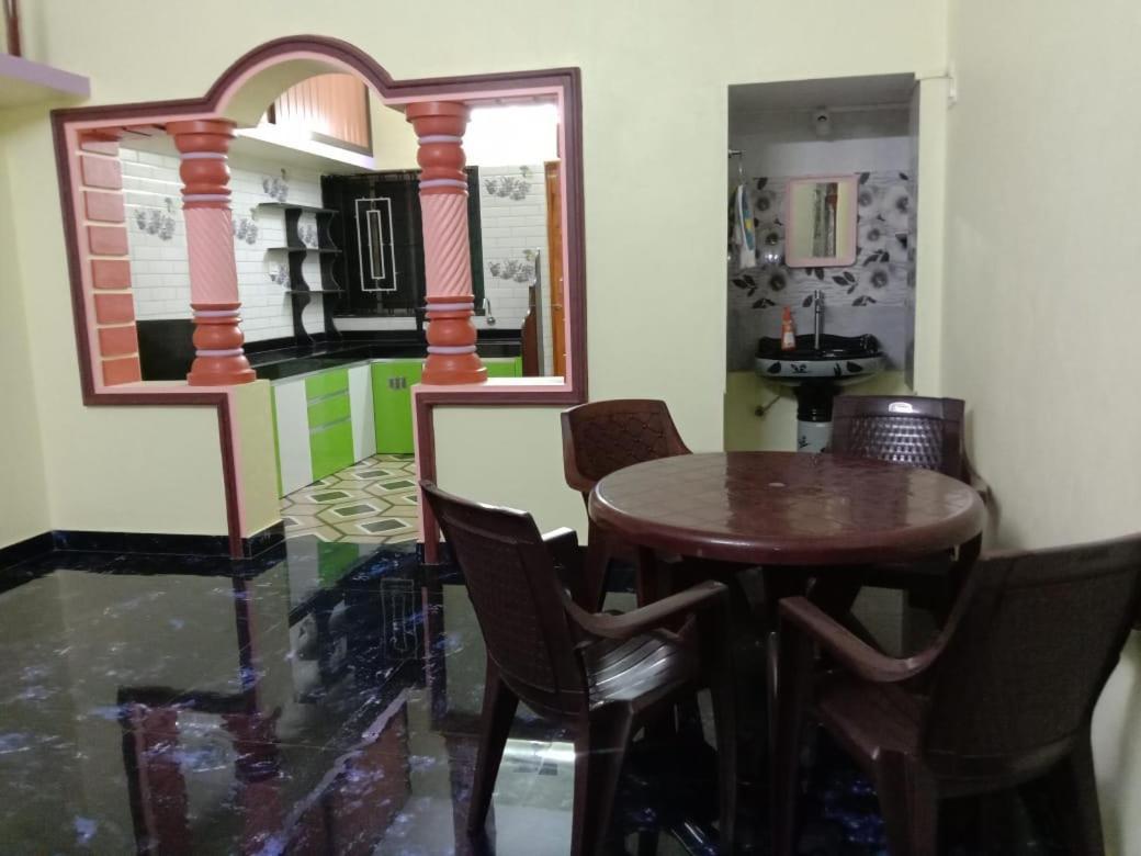 Vian Homestay Honavar Bagian luar foto